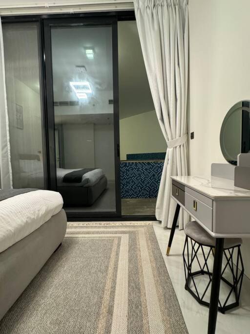 Luxurious Private Pool Dubai